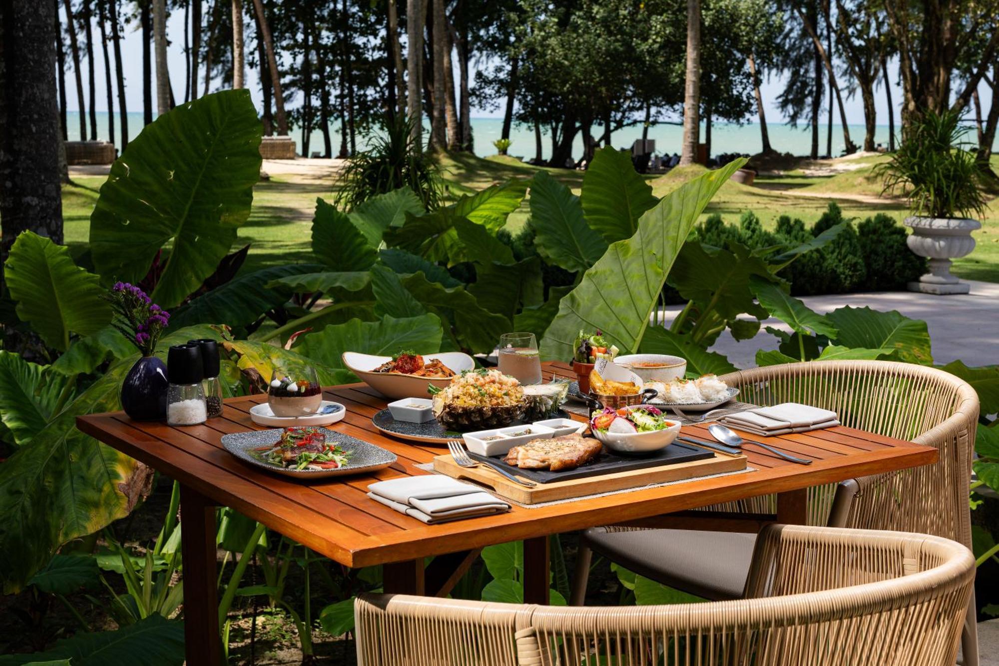 Avani Plus Khao Lak Resort Exteriér fotografie